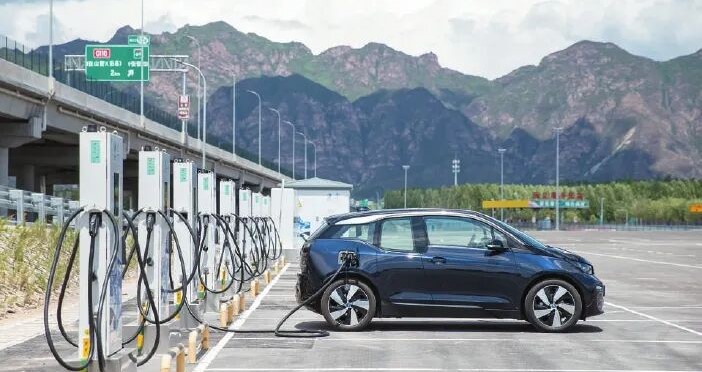 比亚迪出口首超国内,极氪、蔚来逆势大增 | 2月新能源销量快报